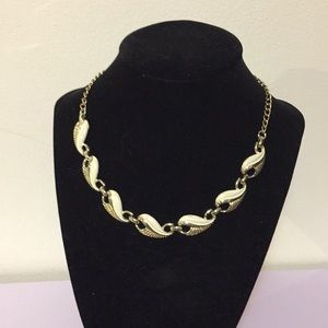 Vintage necklace, cream and gold coloured, 15 1/2”